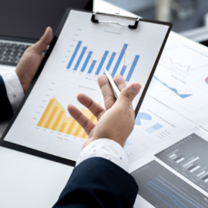 advisor analyzing bar graphs